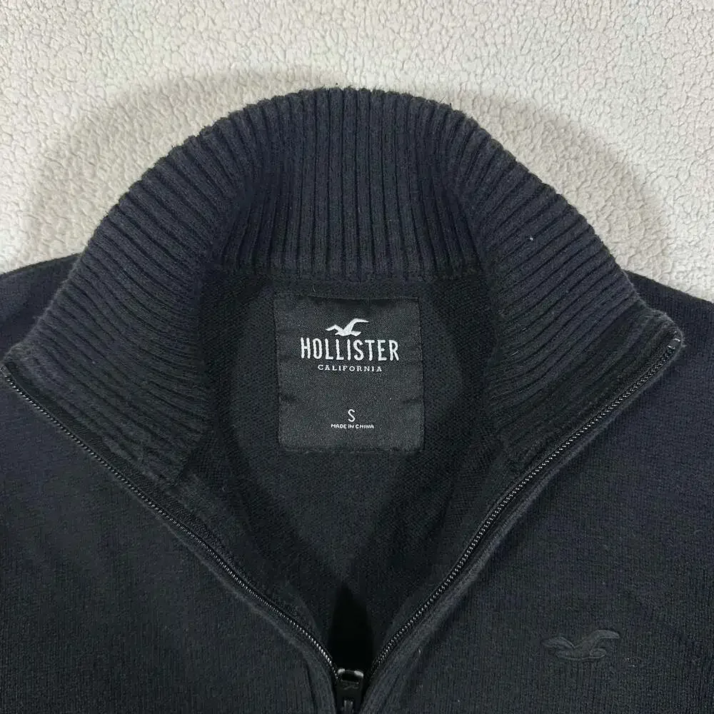 Hollister California Black Quarter Zip Sweater Mens Small Embroidered Logo